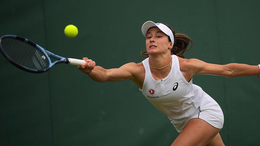 Wimbledon'a 3. turda veda etti