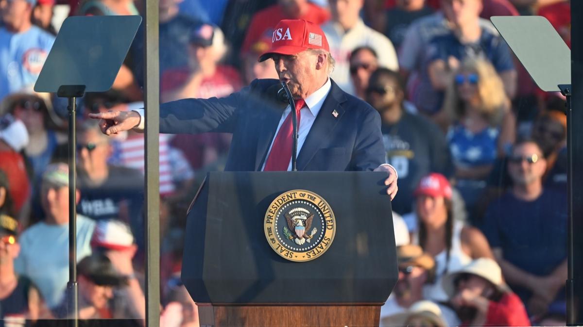 Trump ''vergi indirimi''ni imzalad