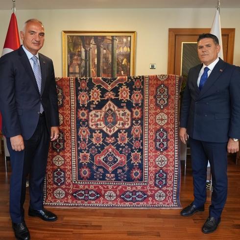 5 asırlık Uşak halısı 30 yıl sonra yuvaya döndü