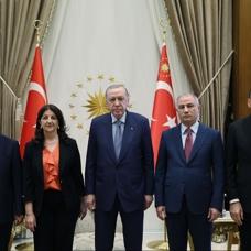 /guncel/terorsuz-turkiyede-kritik-hafta-cumhurbaskani-erdogan-dem-heyetini-kabul-etti-haber-1952507/