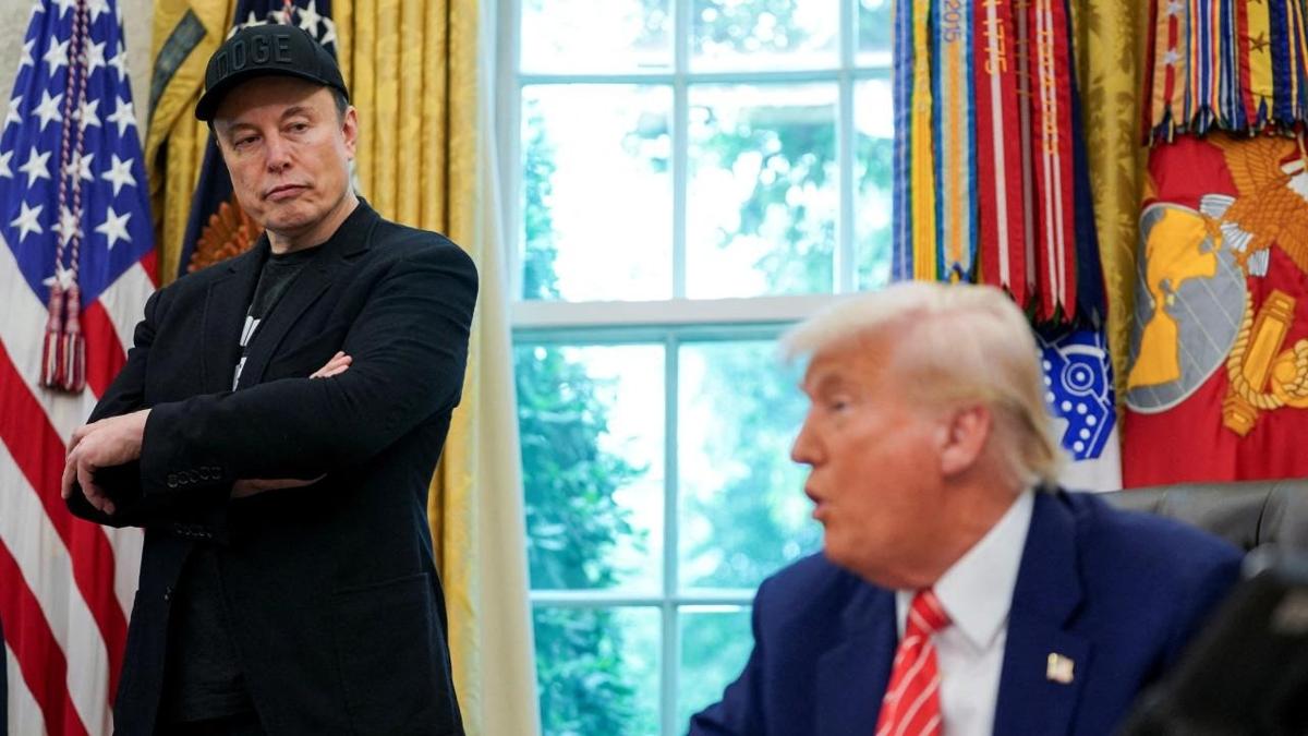 Trump'tan Elon Musk iin ''tren kazas'' benzetmesi: Raydan ktn