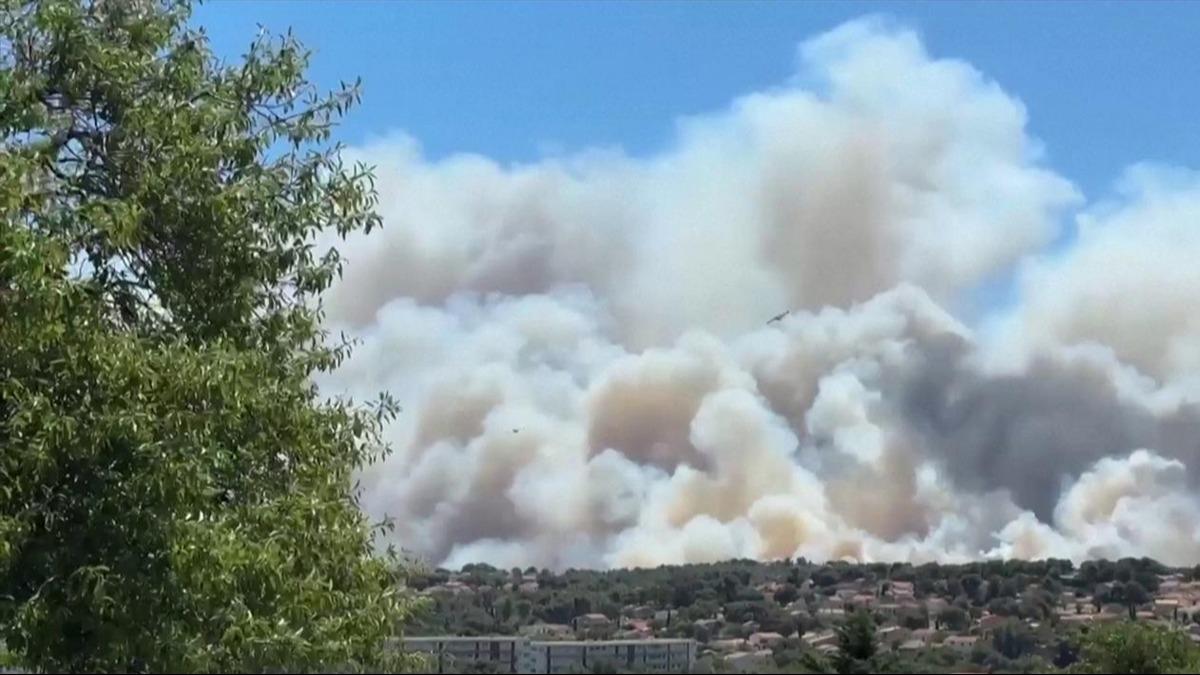 Havalimannda krmz alarm: Marsilya alevlerin glgesinde 