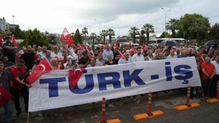 Şehitlere saygı! Türk-İş eylem programını erteleme kararı aldı