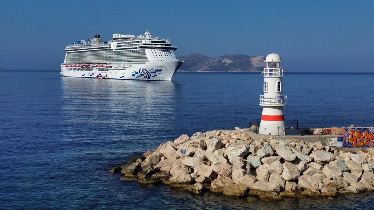 Ka'a kruvaziyerle turist akn 