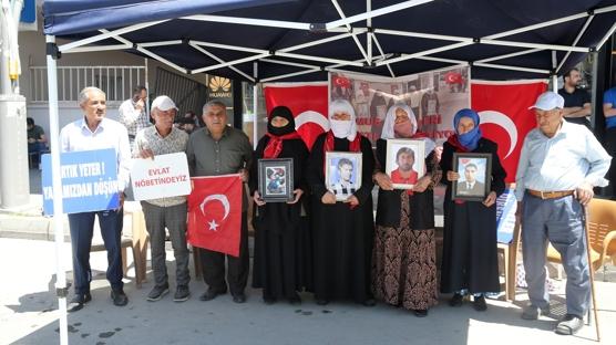 Muş'ta acılı ailelerin DEM Parti binası önündeki eylemleri sürüyor