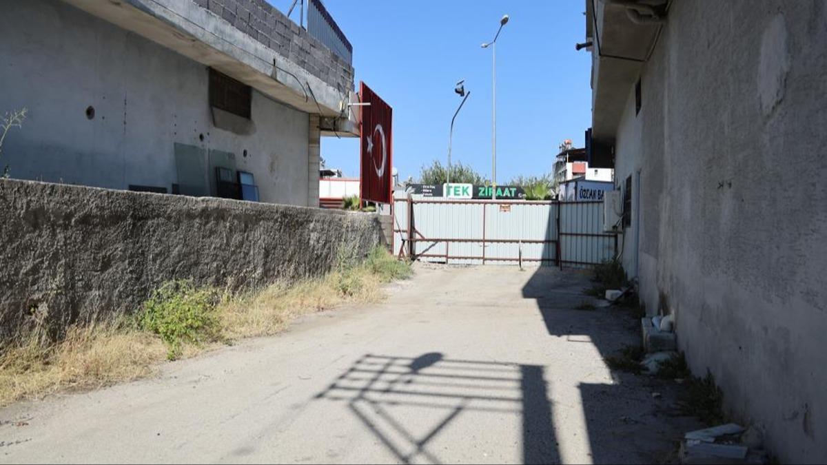 Adana'da soka kapatt: Buras benim tapulu arazim