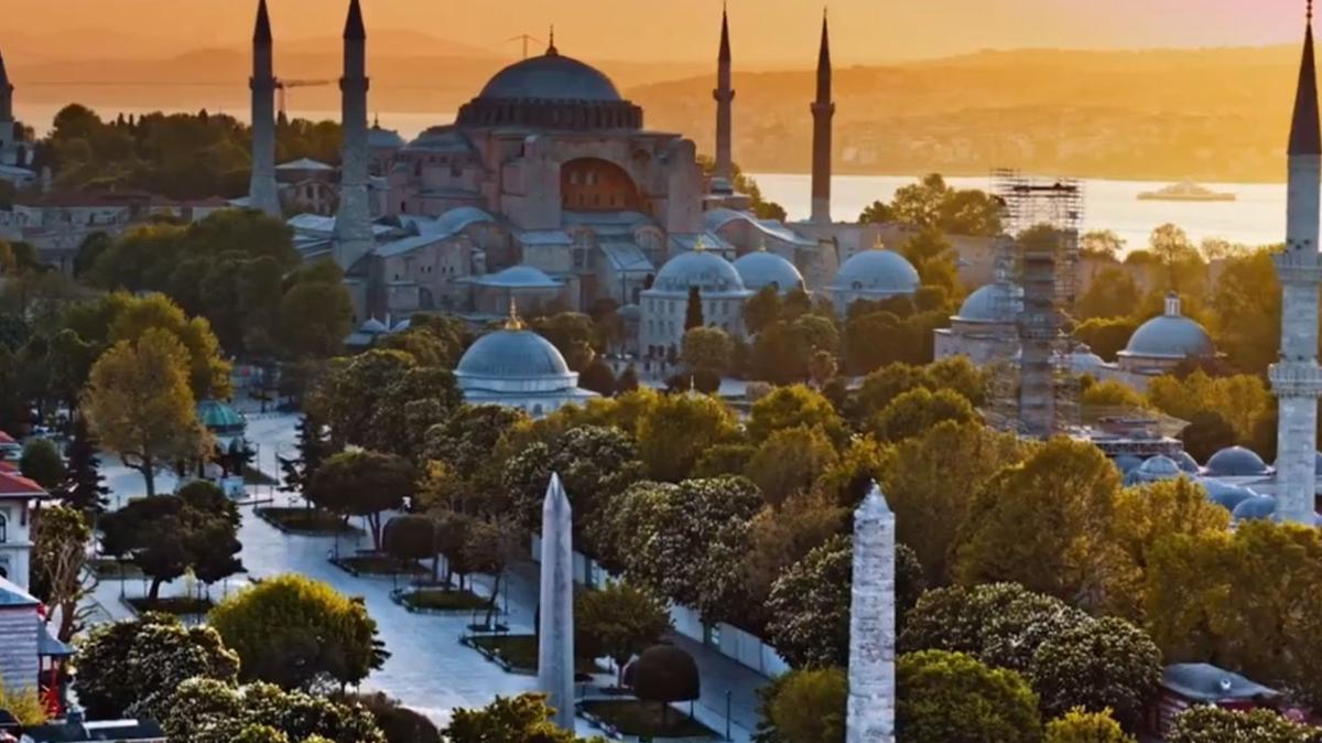 AK Parti'den Ayasofya Camii paylam: Ezan sesi hibir zaman eksilmeyecek 