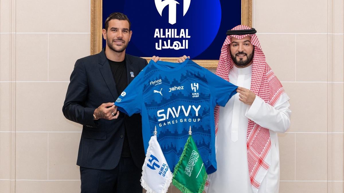 Al Hilal, Theo Hernandez'i aklad