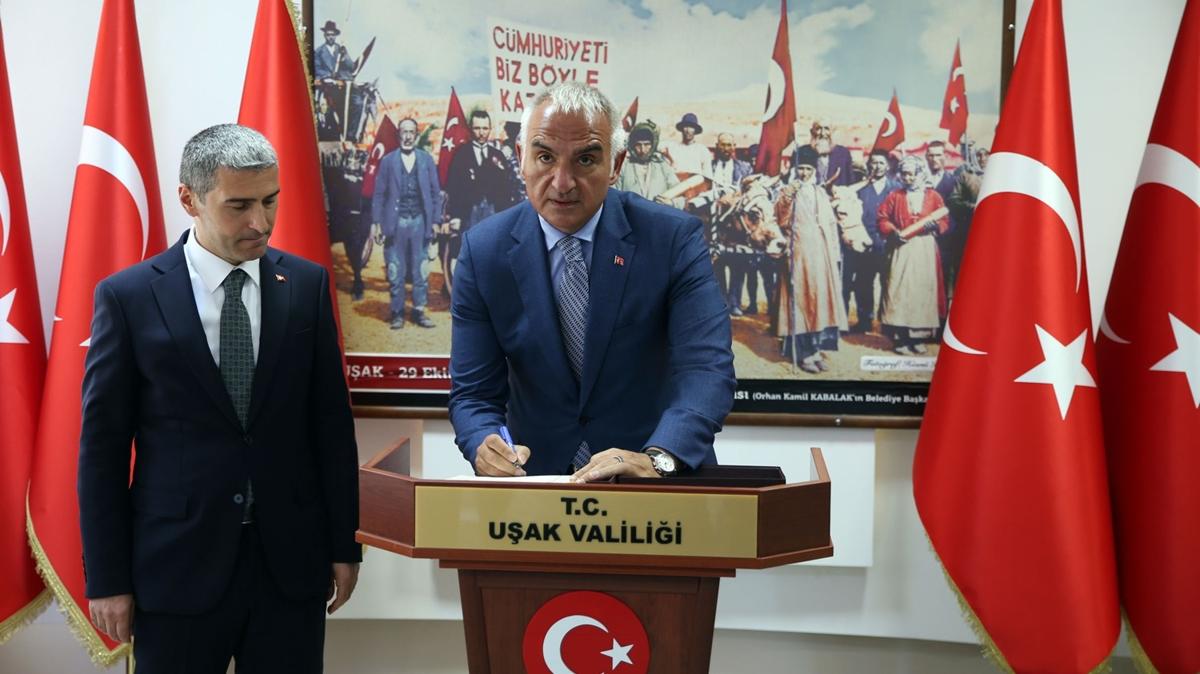 Bakan Ersoy, Uak'ta 