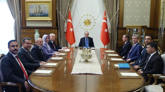 Cumhurbakan Erdoan, Kamu Badenetisi Akarca ve beraberindeki heyeti kabul etti