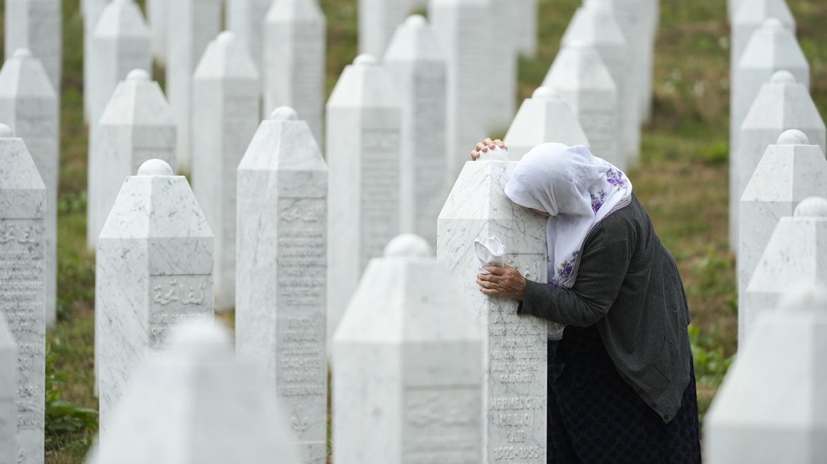 Srebrenitsa Soykrm'nn 7 kurban iin cenaze namaz klnacak