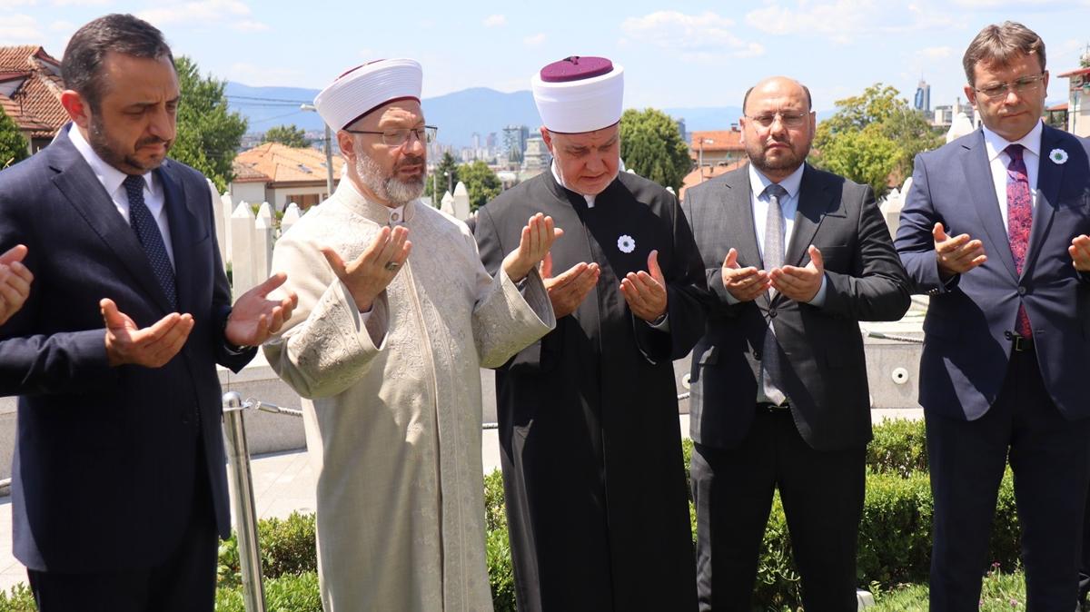 Diyanet leri Bakan Erba, Aliya zetbegovi'in kabrini ziyaret etti