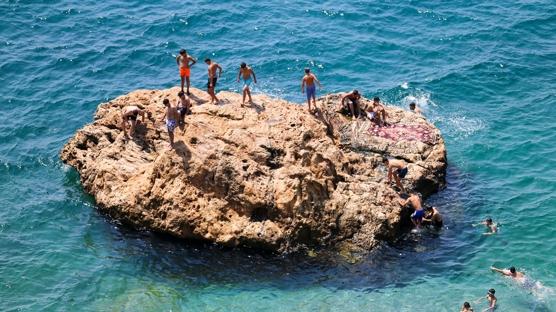 Antalya'da son 5 y�l�n ziyaret�i rekoru k�r�ld�! Bir g�nde 100 bin turist giri� yapt�
