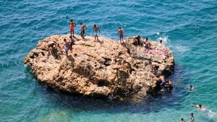Antalya'da son 5 yılın ziyaretçi rekoru kırıldı! Bir günde 100 bin turist giriş yaptı