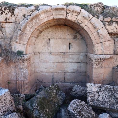 Şanlıurfa'da bulunan anıt mezar kalıntısı kayıt altına alındı