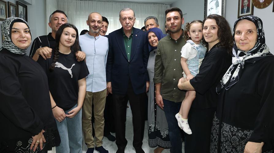 Cumhurbaşkanı Erdoğan'dan 15 Temmuz şehitlerinin ailesine ziyaret
