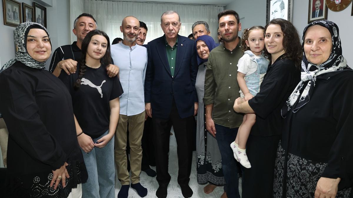 Cumhurbakan Erdoan'dan 15 Temmuz ehitlerinin ailesine ziyaret