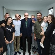 Cumhurbaşkanı Erdoğan'dan 15 Temmuz şehitlerinin ailesine ziyaret