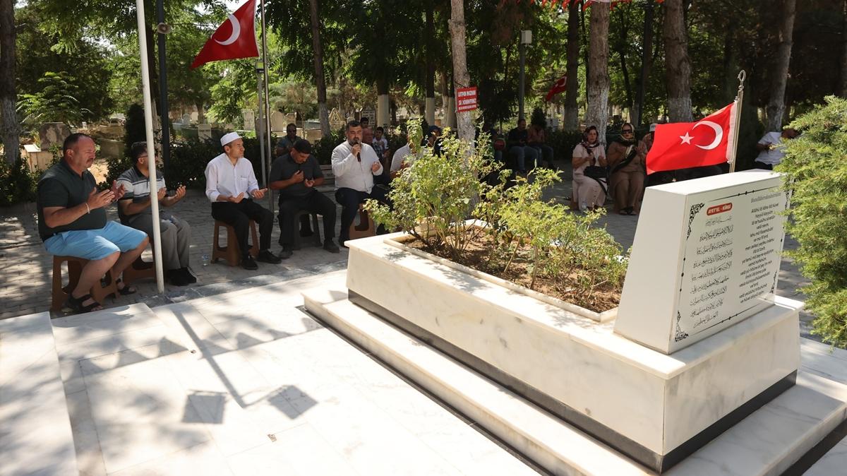15 Temmuz kahraman ehit mer Halisdemir'in kabrinde younluk yaanyor 