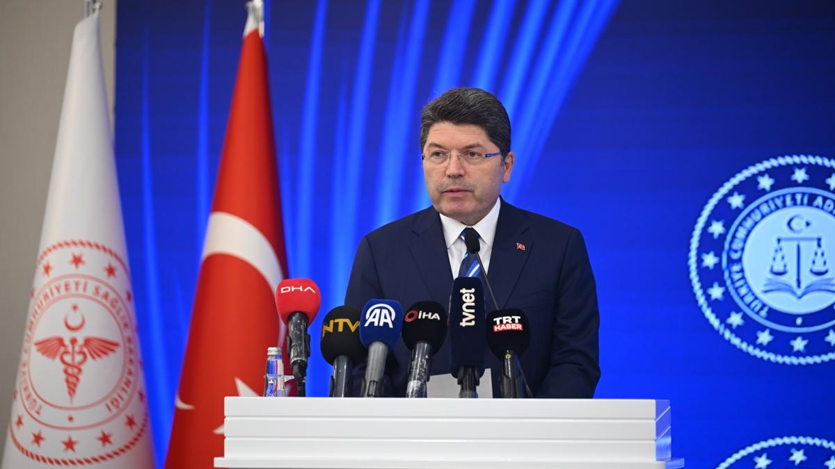 Bakan Tun'tan Terrsz Trkiye mesaj:  Sre bitmedi, tm silahlar yaklmal