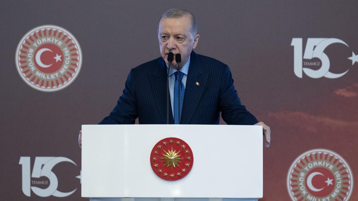 Cumhurbaşkanı Erdoğan: 15 Temmuz'da Türkiye'nin Türkiye'den büyük olduğu görüldü