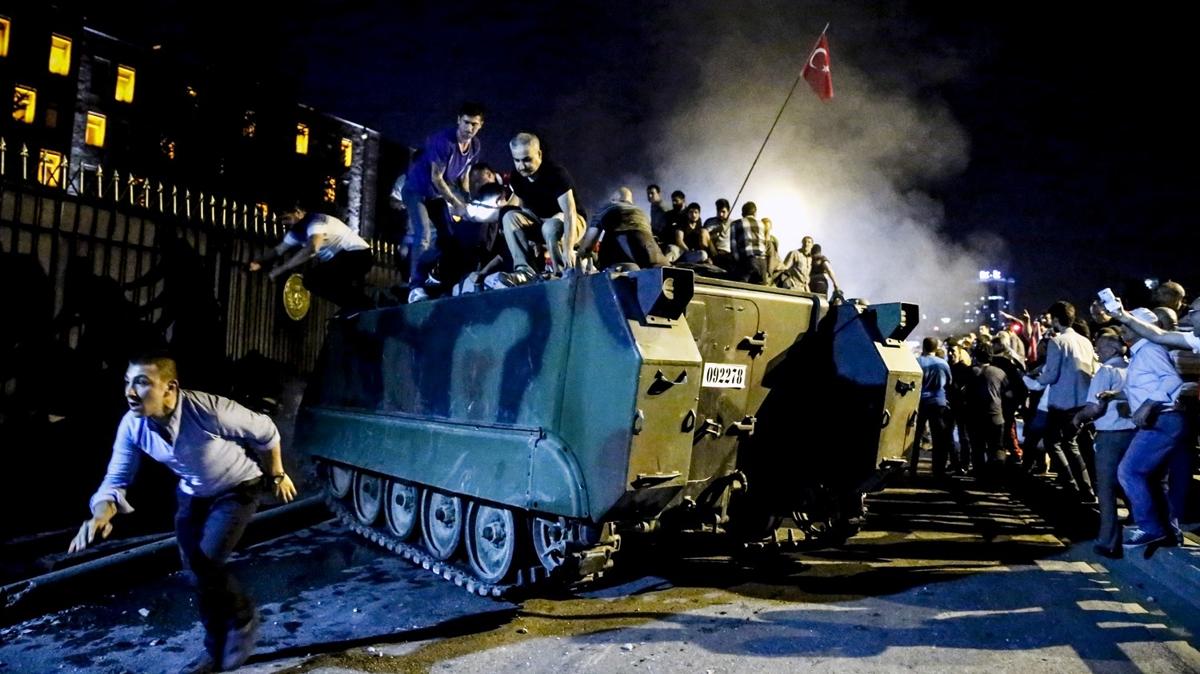 FET'c hainlerin kalkmasna geit verilmedi.... Millet 'Terrsz Trkiye'nin yolunu at