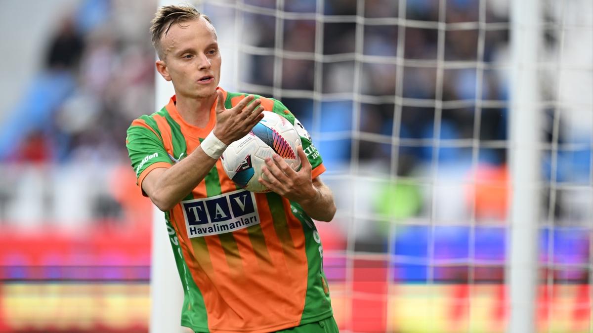 Florent Hadergjonaj: Kariyerimdeki en iyi sezonlarmdan biriydi