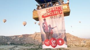 Sıcak hava balonları Türk bayrakları ve 15 Temmuz afişleriyle uçtu