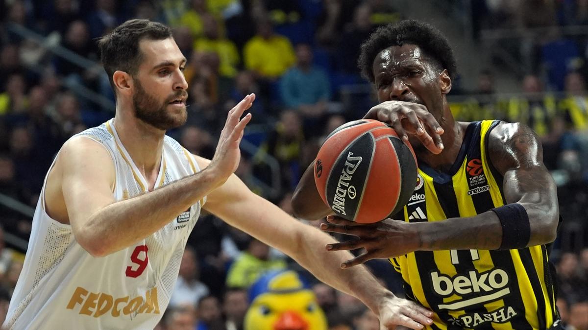 Anadolu Efes, Papagiannis'i kadrosuna katt