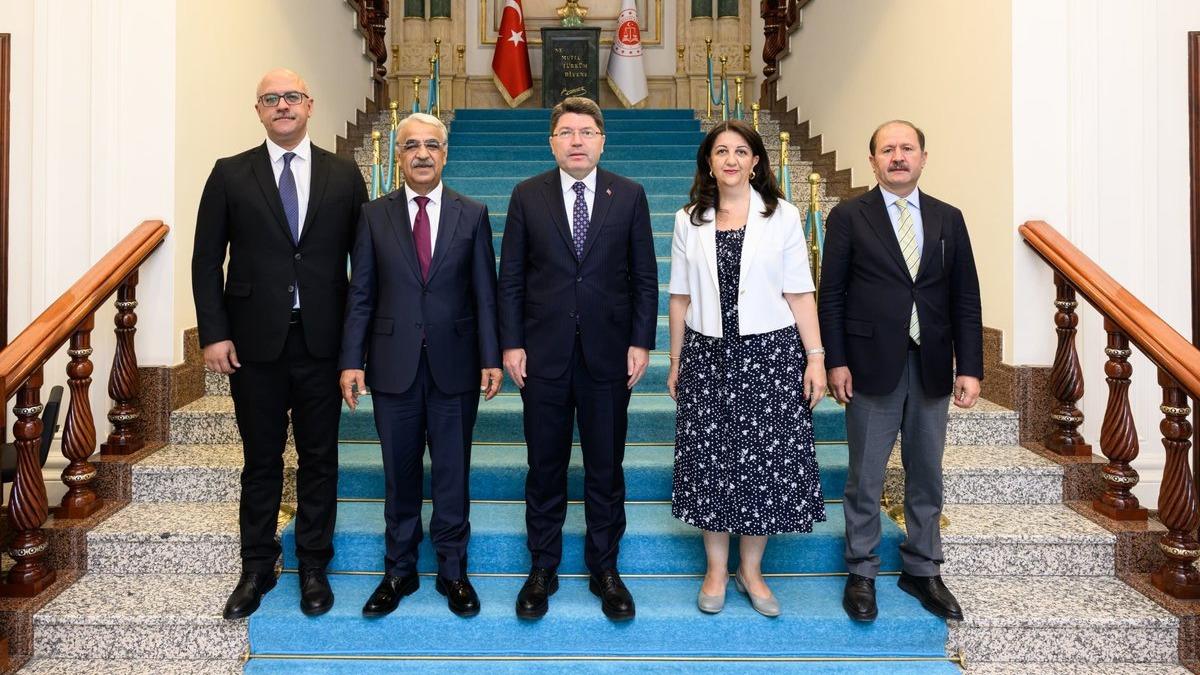 Bakan Tun, DEM heyetini kabul etti... ''Trkiye Yzyl'n ina edeceiz'' 