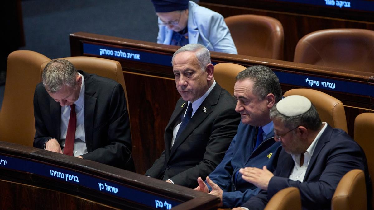 Katil Netanyahu hkmetinde derin atlak... ok sayda bakan istifa etti