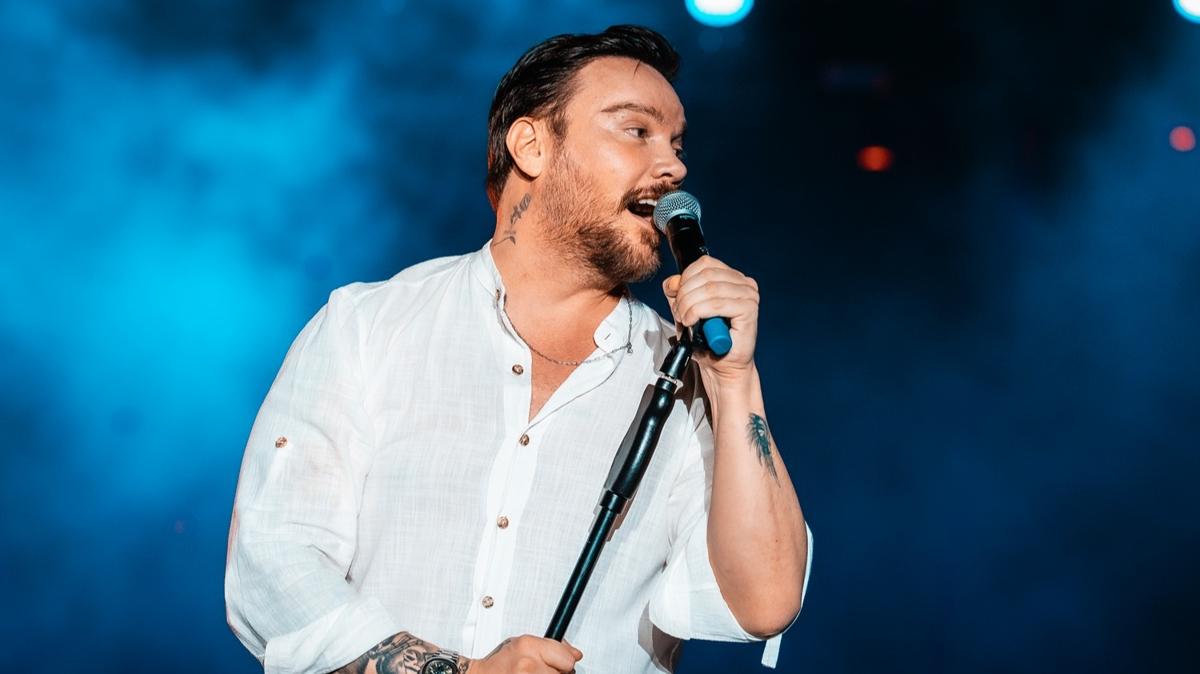 Sinan Akl, Van'da sevenleriyle bulutu... arklar hep bir azdan sylendi