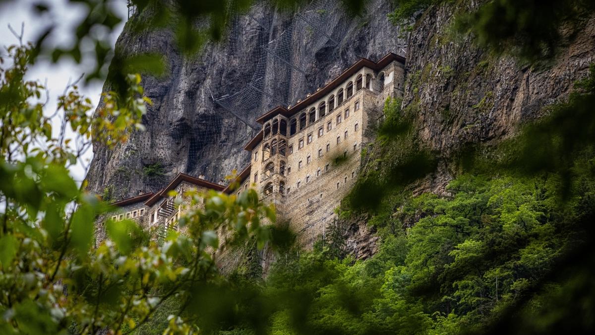 Smela Manastr'na ziyareti akn