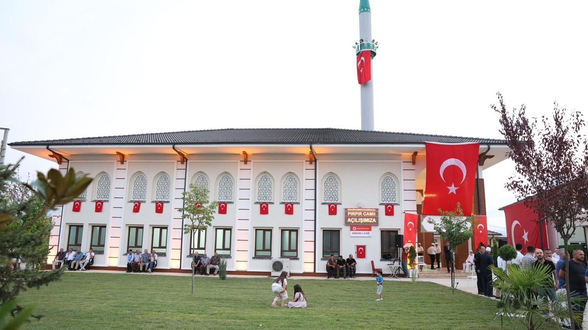 Depremde hasar alan cami yeniden ina edildi
