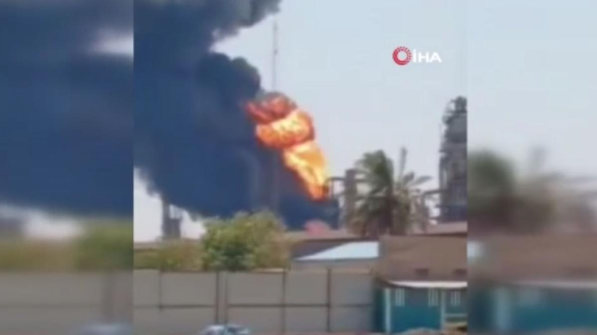 Petrol lkesinde korkutan yangn: Gkyz siyah dumanlarla kapland