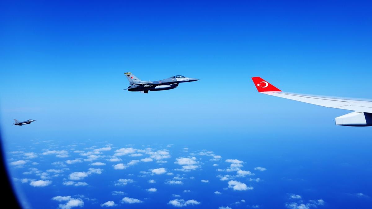 Cumhurbakan Erdoan'n uana F-16'lar elik etti