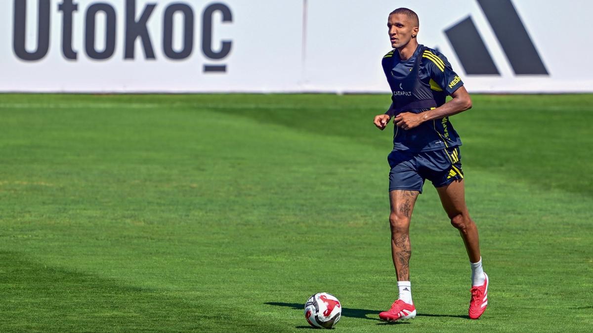 Fenerbahe'de Rodrigo Becao gelimesi