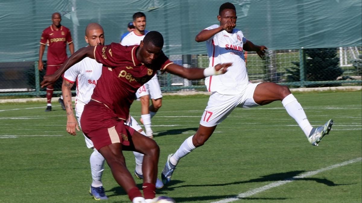 Trabzonspor'un hazrlk mandaki rakibi Zob Ahan Esfahan 