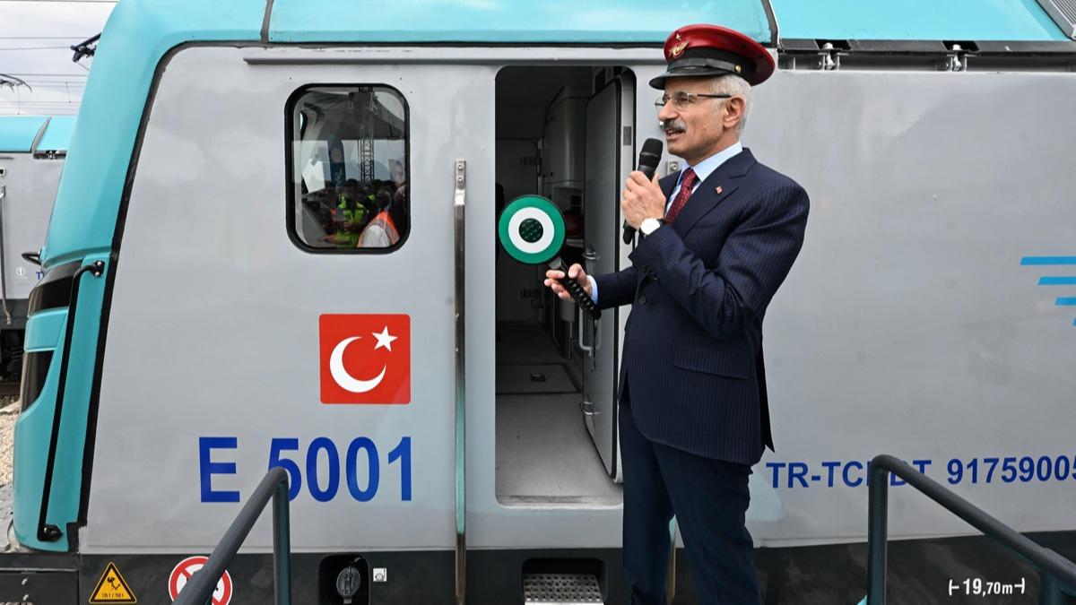 Yerli ve milli olarak retildi! Bakan Uralolu: E5000 ilk ticari seferini gerekletirdi
