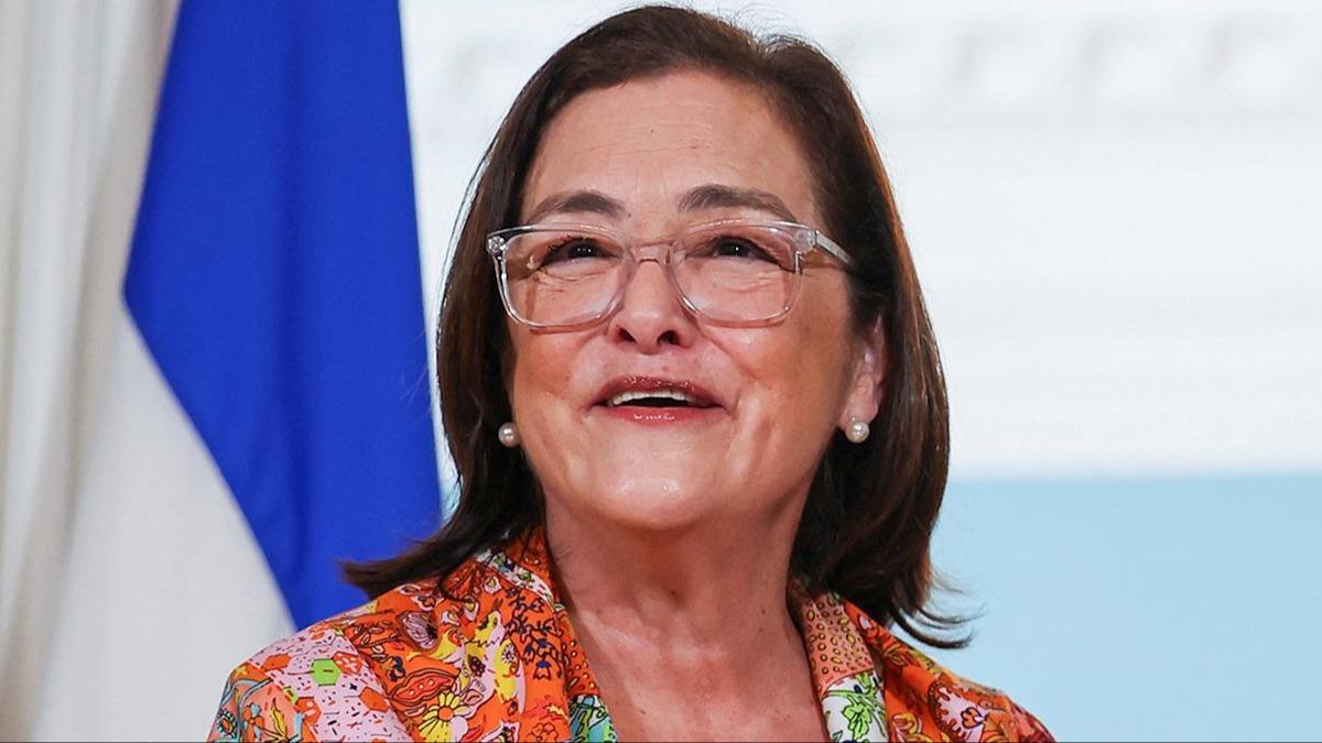 Bakan Fidan, El Salvador Dileri Bakan Hill ile grecek 