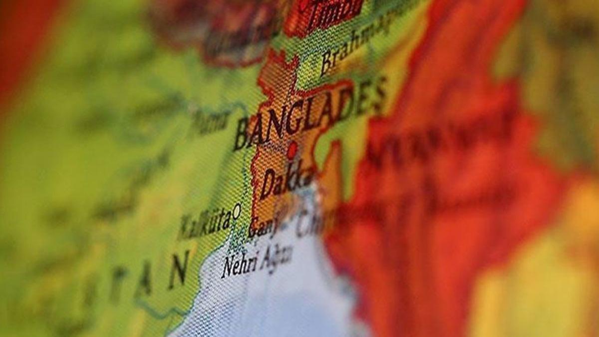 Banglade'te askeri uak okul kampsne dt! ok sayda l var
