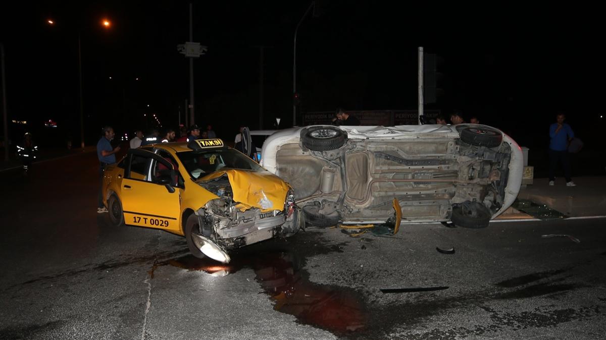 anakkale'de taksiyle otomobilin arpt kazada 8 kii yaraland
