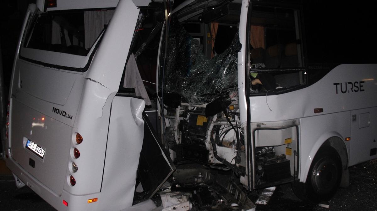 Antalya'da 3 midibsn kart kazada 6 kii yaraland