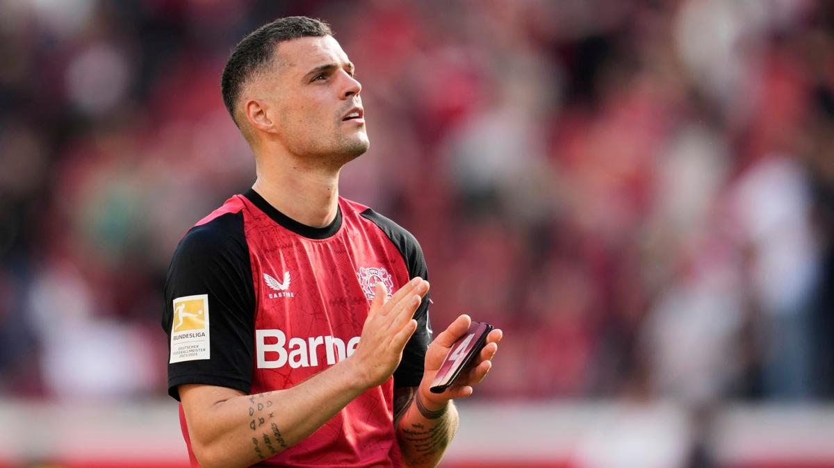 Menajeri anlamay duyurdu! Granit Xhaka, Premier Lig yolcusu