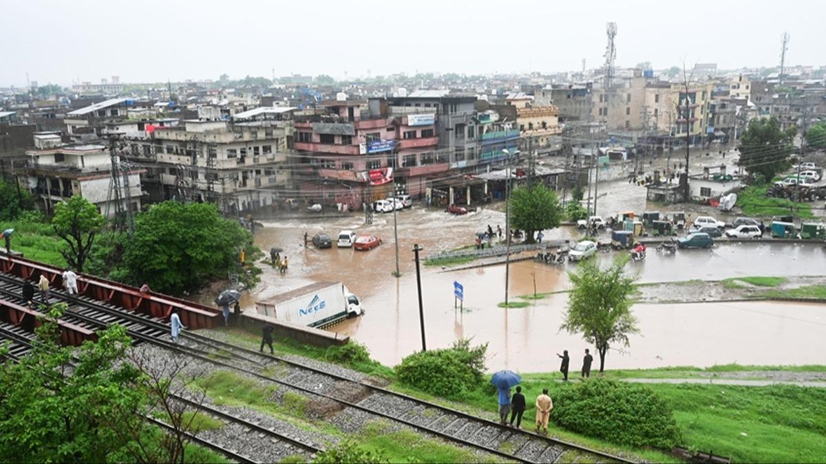Pakistan'da muson yalar can almaya devam ediyor