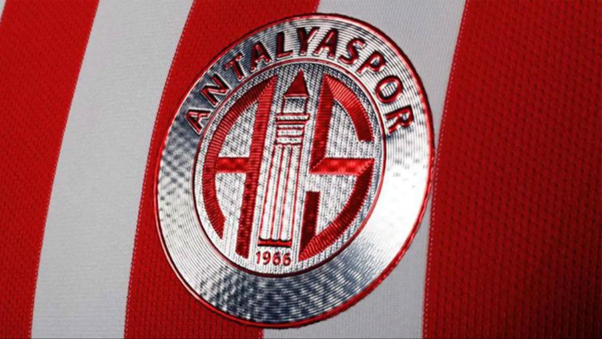Antalyaspor duyurdu! Transfer tahtas ald