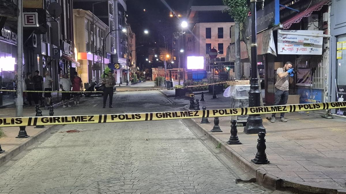 Amca vaheti! Yeenini meydan ortasnda ldrd