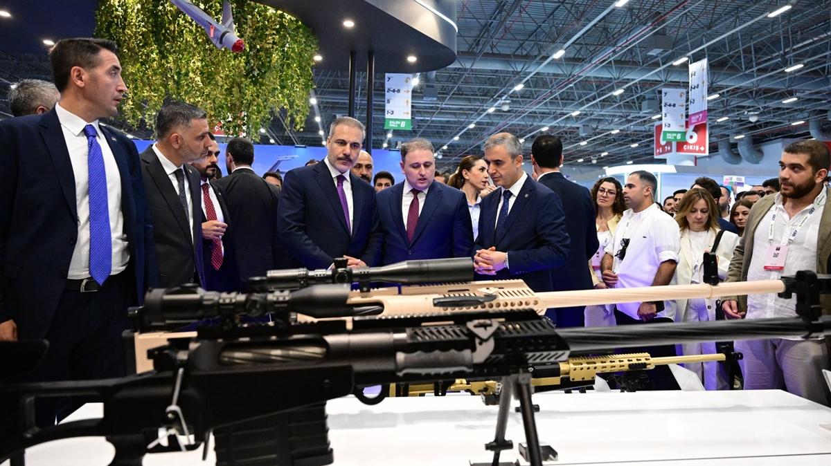Bakan Fidan, Uluslararas Savunma Sanayii Fuar'n ziyaret etti