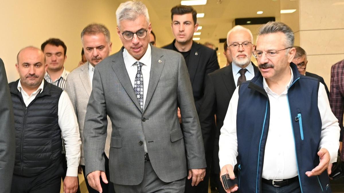 Bakan Memiolu yaralanan orman iisini ziyaret etti