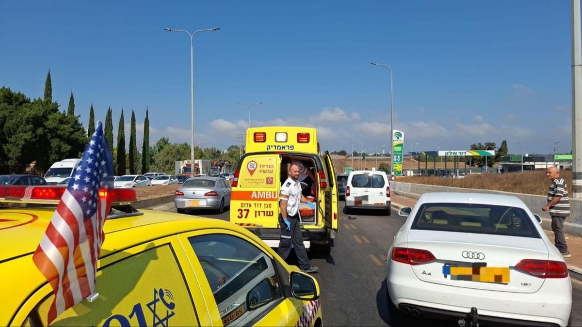 srail'de ara otobs durana dald: 8 yaral